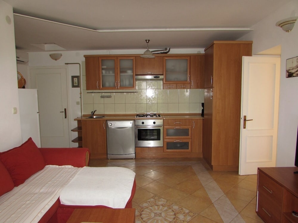 Apartment (Zlato - with pool - A3 Lovor (4+1)) photo 3