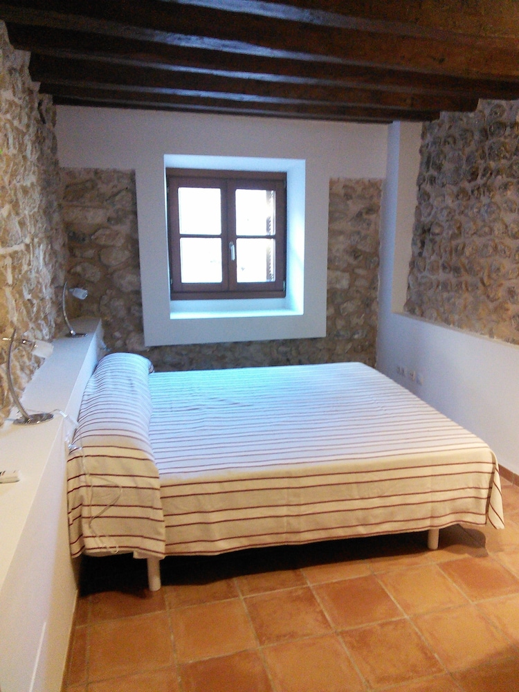 Apartment, 2 Bedrooms, Garden Area photo 3