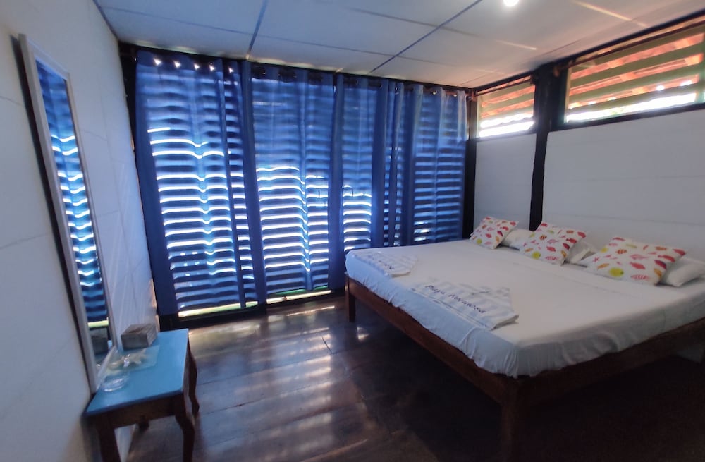 Standard Double Room, 1 King Bed, Balcony, Ocean View photo 2