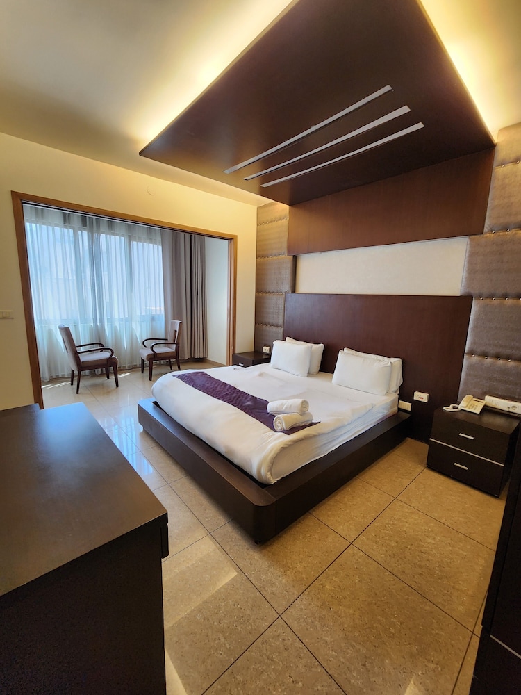 Executive Suite photo 2