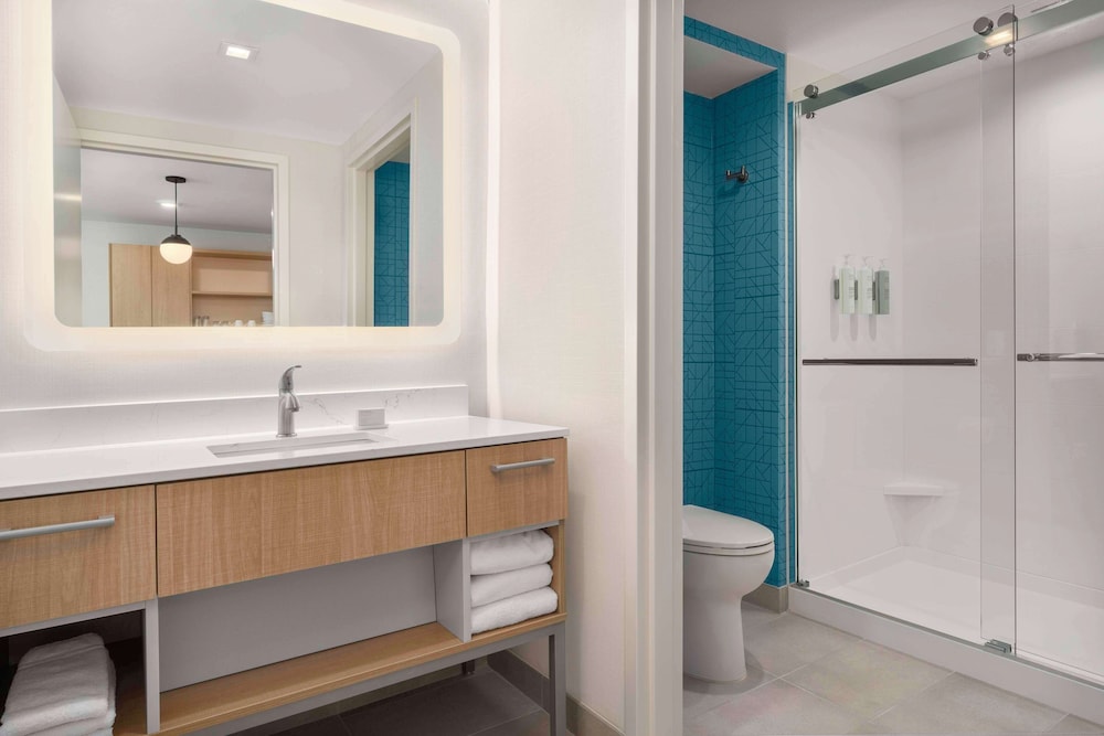 Suite, 1 Bedroom (Washer & Dryer) - Photo 2