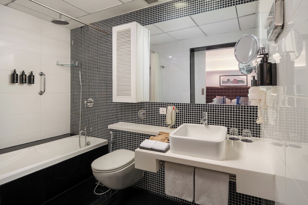 Suite, 2 Bedrooms, Balcony