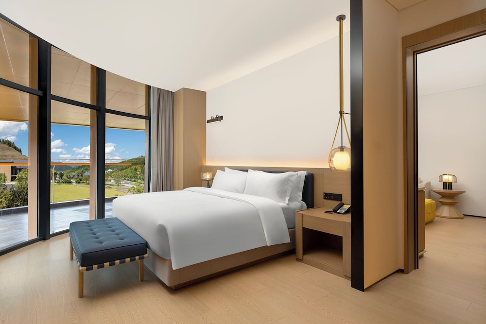 Suite, 1 Bedroom, Balcony (Furnished Balcony)