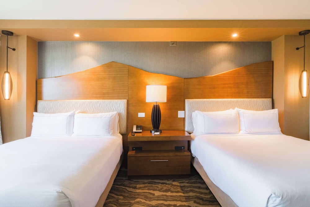 Deluxe Room, 2 Queen Beds, Non Smoking - Photo 3