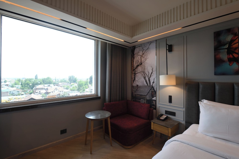 Exclusive Room, 1 King Bed, River View