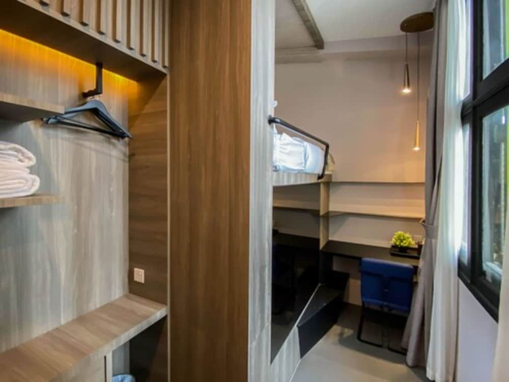Cabin M, Shared bathroom thumbnail 6