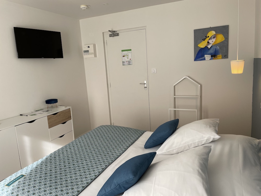 Suite - Photo 24