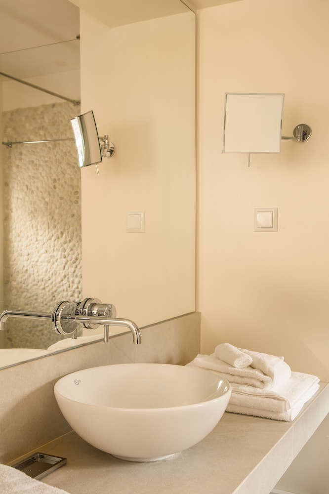 Superior Twin Room (Inland View)