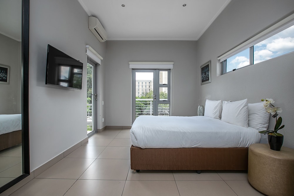 Signature Apartment photo 3