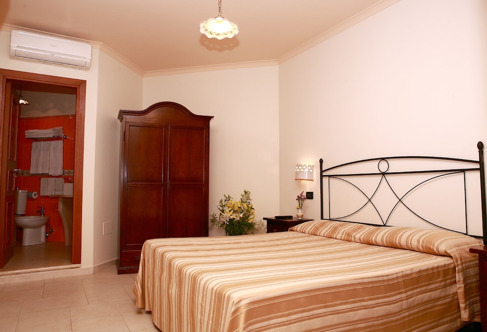 Economy Double Room (without window)