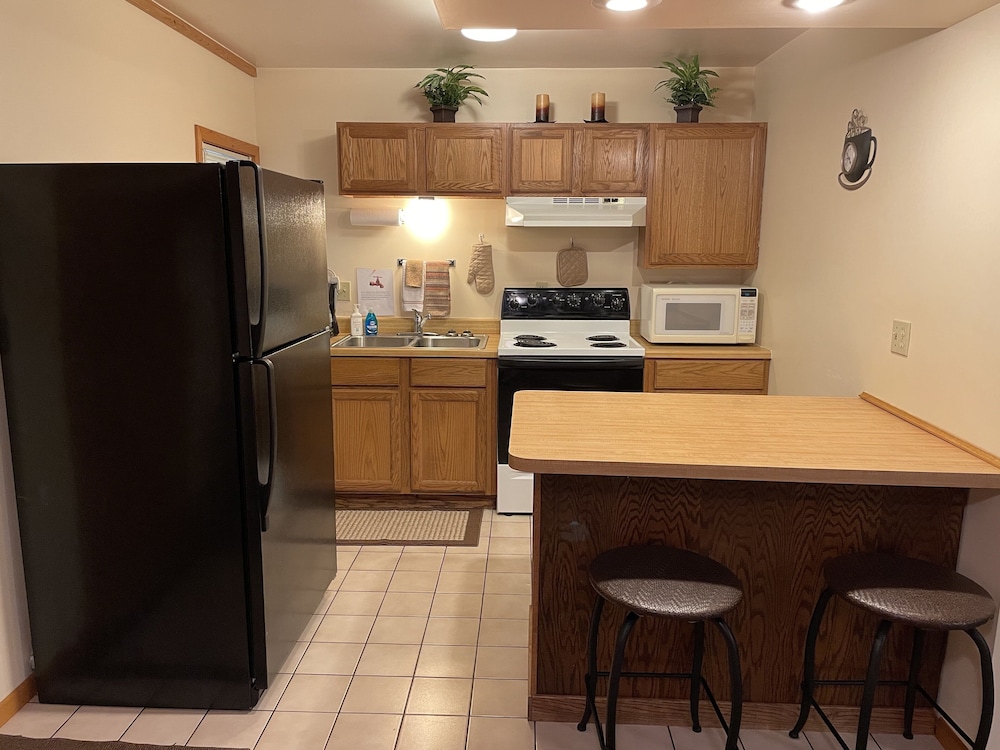 Family Room (No Pets) photo 2