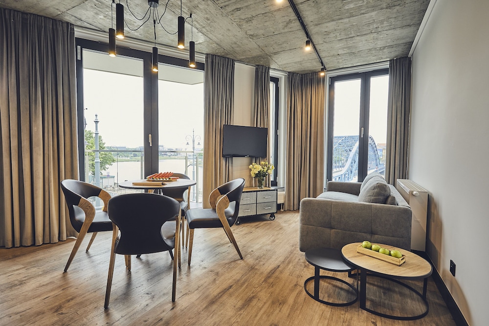 Premium Apartment, 1 Queen Bed, River View photo 2