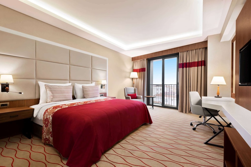 Superior Room, 1 King Bed, Non Smoking photo 3