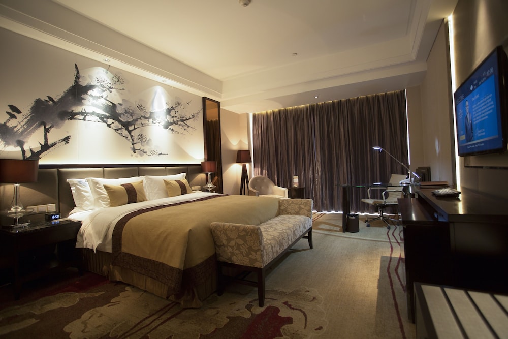 Executive Room, 1 King Bed, Smoking photo 2