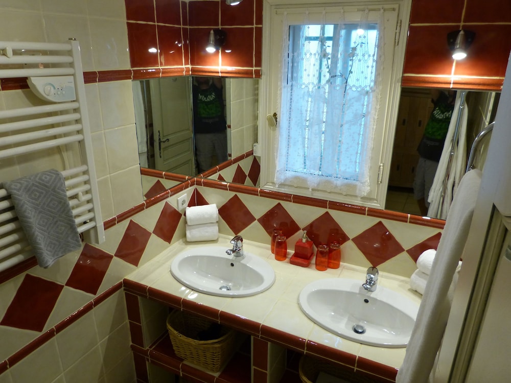 Suite (Cerises) photo 2