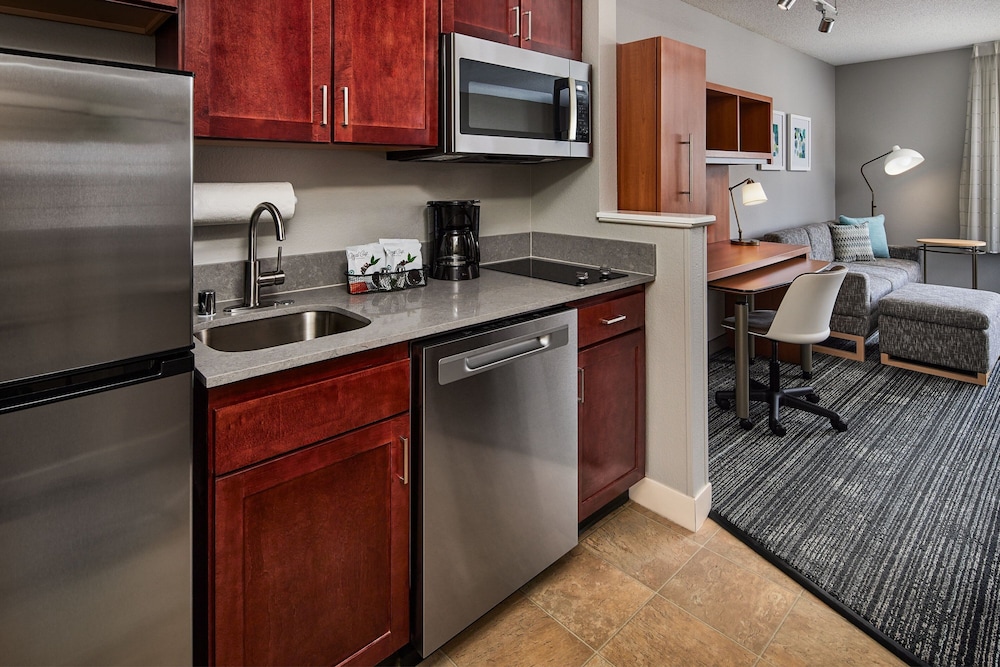 Suite, 1 Bedroom - Photo 6