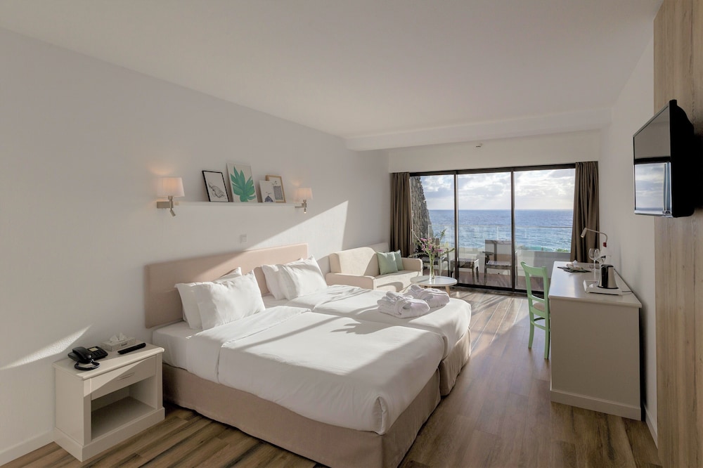 Basic Double or Twin Room - Photo 4