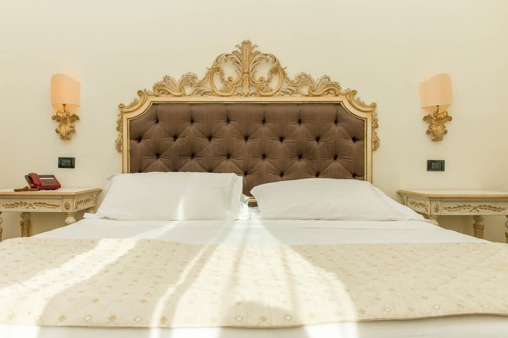 Deluxe Double Room - Photo 3