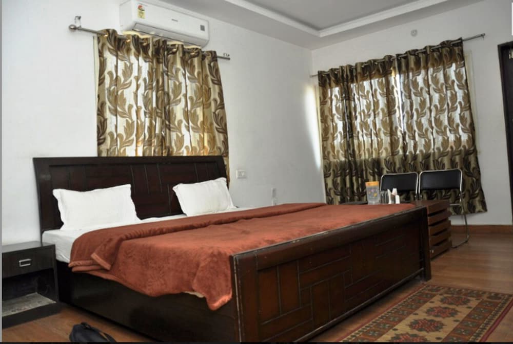 Executive Room - Photo 1