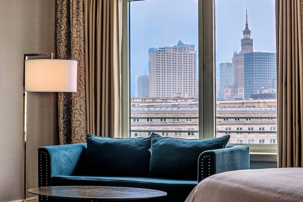 Premium Room, 1 King Bed - Photo 4