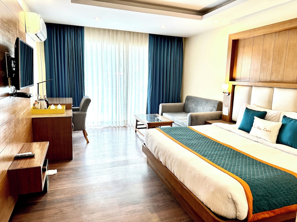 Luxe Room with Terrace - Photo 8