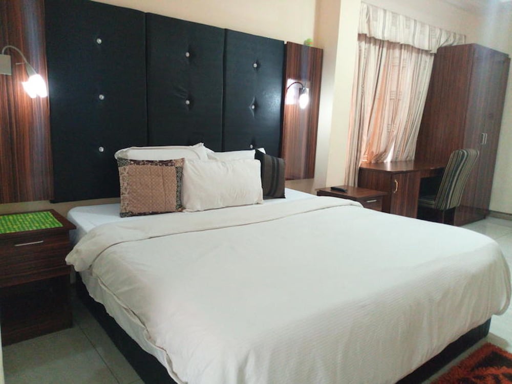 Business Suite photo 3