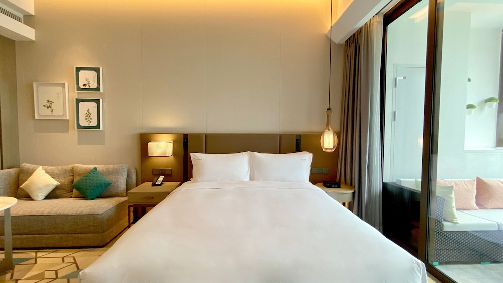 Standard Room, 1 King Bed, Lake View - Photo 12