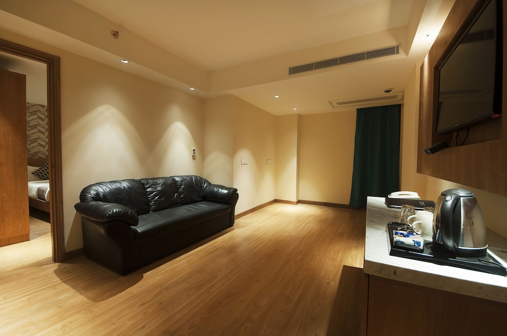 Family Room, Multiple Beds, Non Smoking, City View photo 2