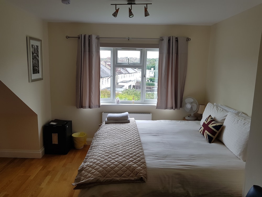 Deluxe Double Room, Shared Bathroom, Garden View photo 2