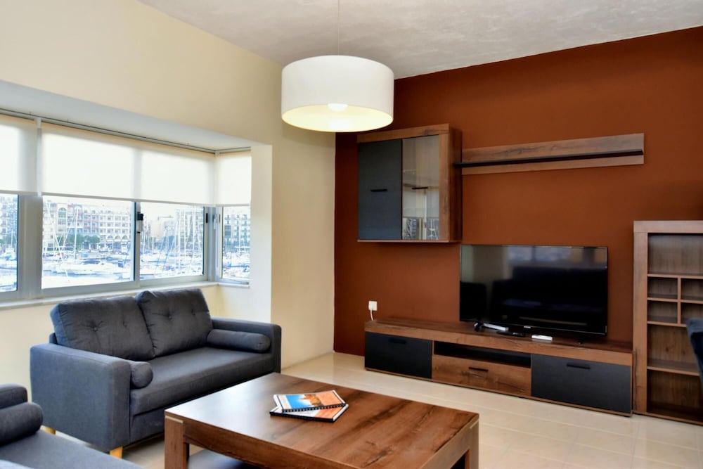 Apartment photo 1