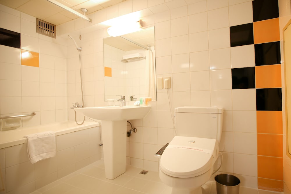 Standard Double Room (NO PARKING) - Photo 10