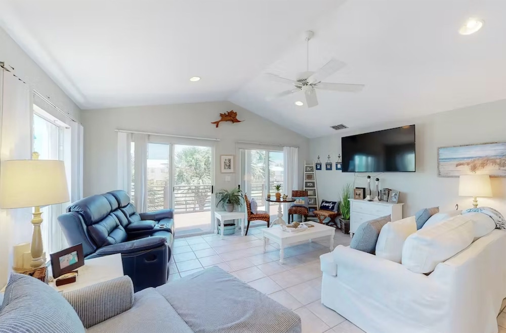 House, Multiple Beds (Just Beachy) photo 3