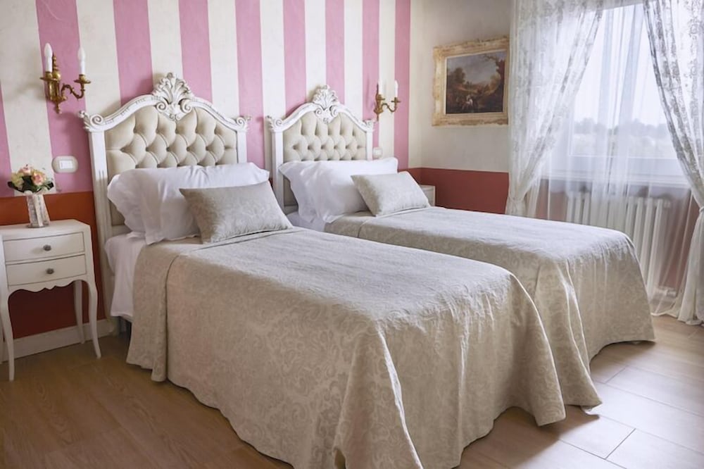 Comfort Twin Room