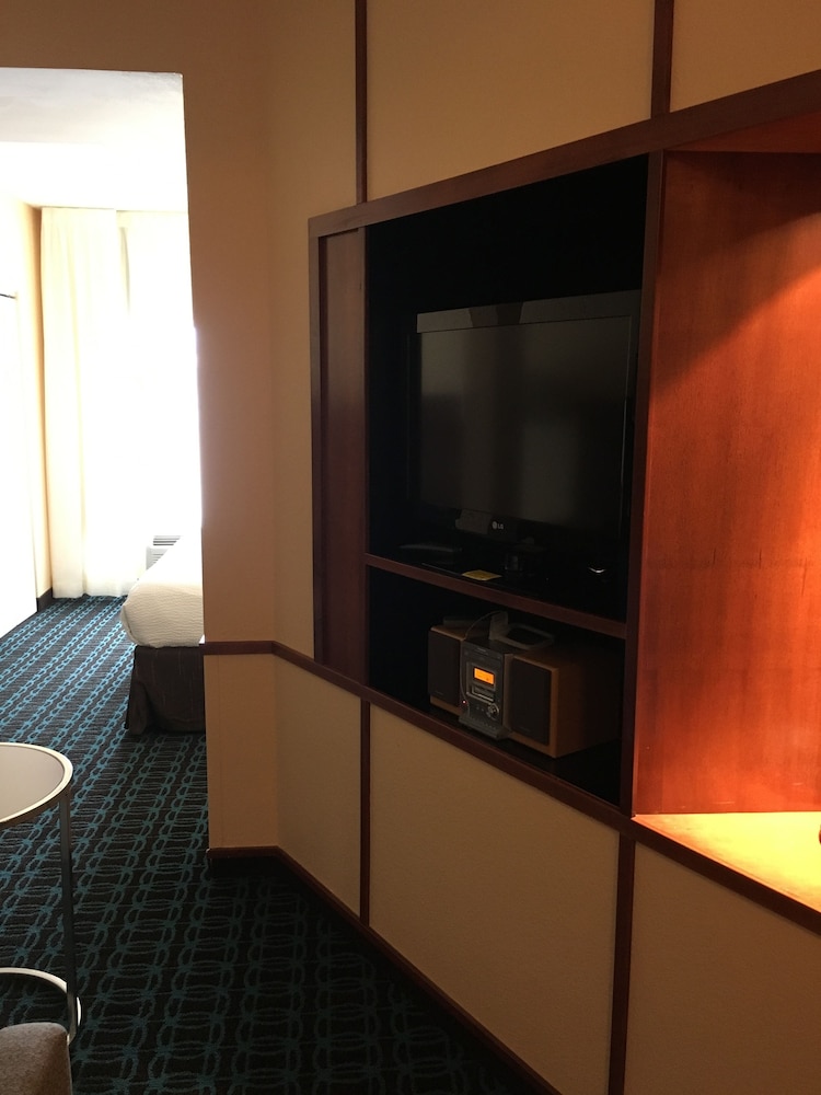 Suite, 1 Bedroom (Mobility/Hearing Accessible, Tub) - Photo 1