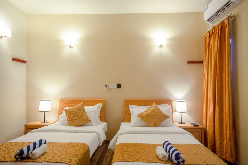 Comfort Room, 1 Queen Bed, Garden View, Ground Floor photo 3