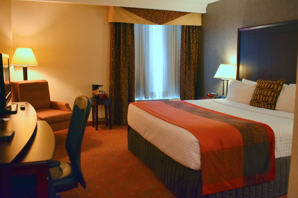 Executive Suite, 1 King Bed, Executive Level photo 1