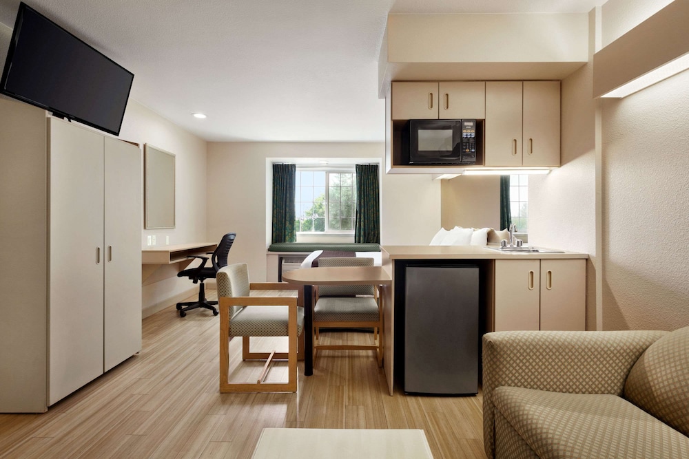Studio Suite, 1 Queen Bed, Non Smoking - Photo 1