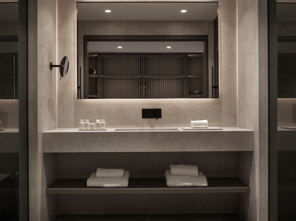 Executive Suite, Private Heated Pool, Sea View - Photo 9