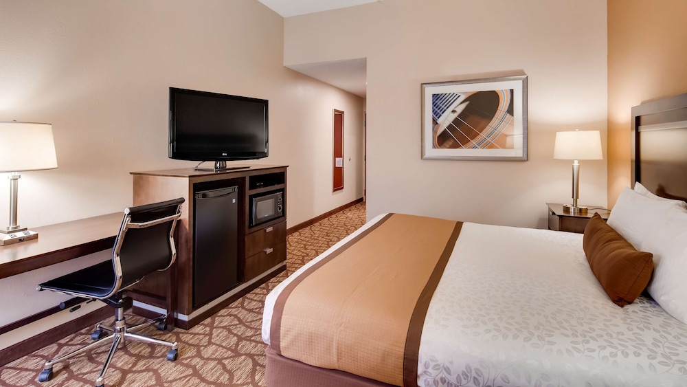 Standard Room, 1 King Bed, Non Smoking, Refrigerator & Microwave