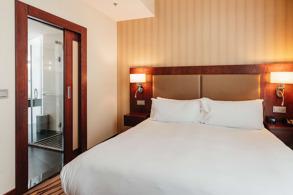 Suite, 1 Bedroom - Photo 1