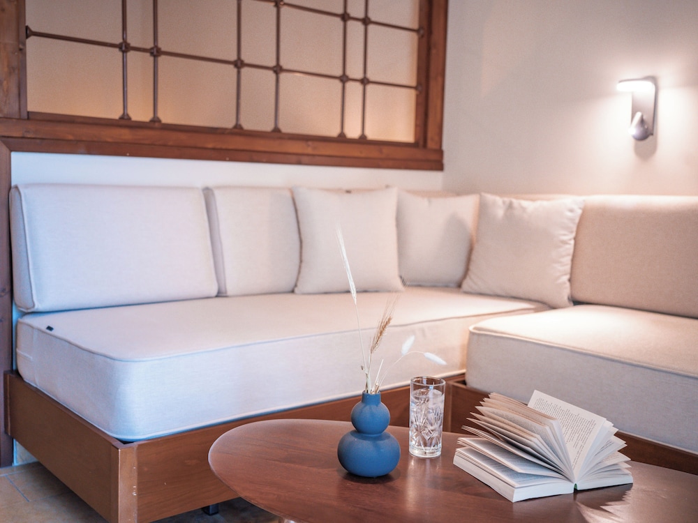 Familienzimmer mit Poolblick