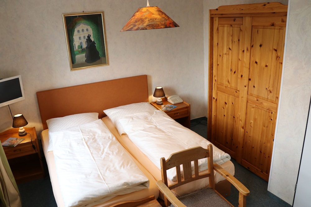 Basic Double Room, Non Smoking photo 2