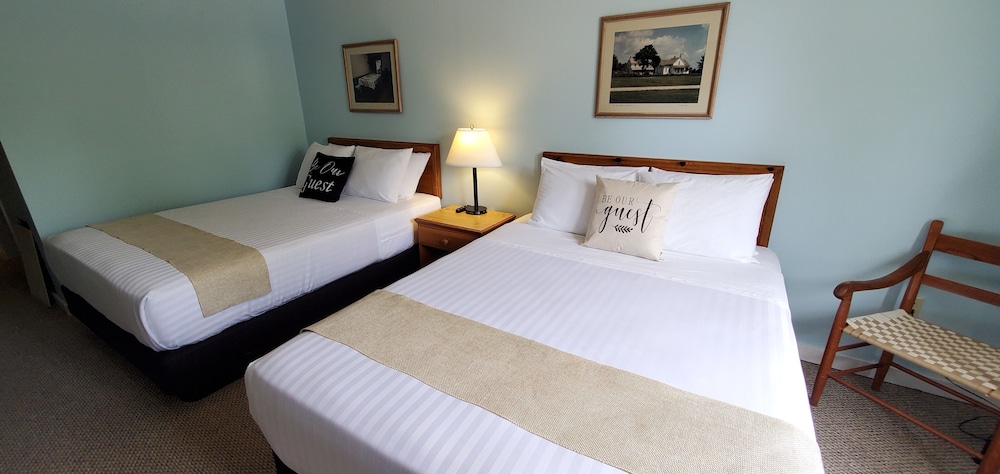 Deluxe Quadruple Room, 2 Queen Beds photo 1
