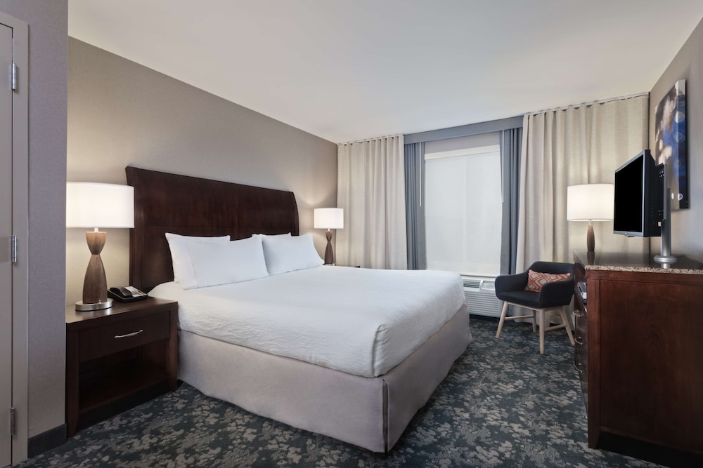 Suite, 1 Bedroom, Jetted Tub (1 King Bed) - Photo 2