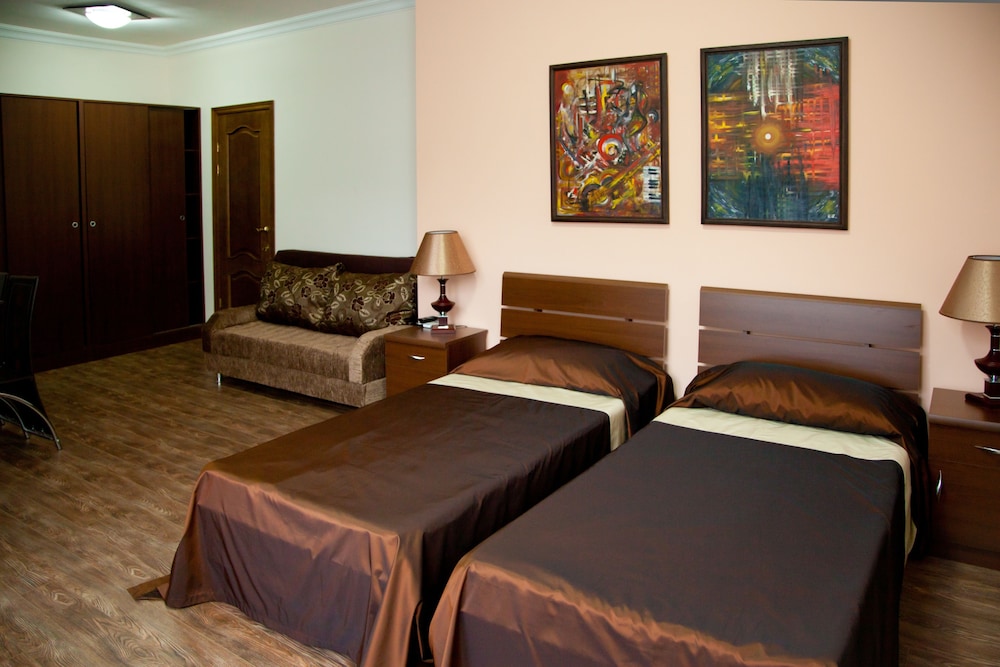 Panoramic Studio, Multiple Beds photo 2
