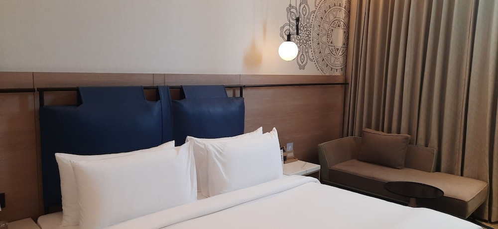 Premium Room, 1 King Bed, Mountain View (Premium King Mountain View) - Photo 4