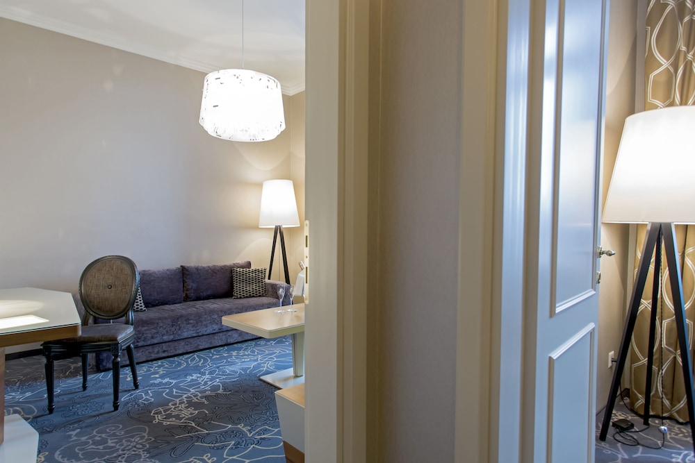 Lifestyle Living Suite - Photo 6