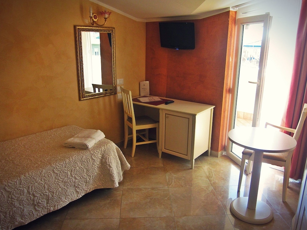 Standard Single Room, Partial Sea View