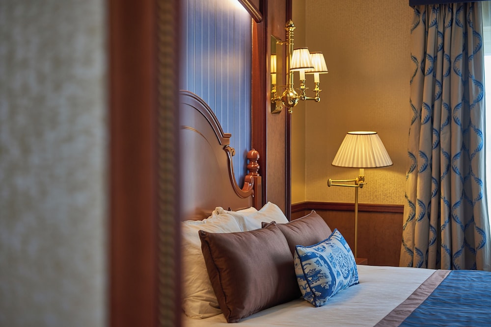 Superior Room, Lake View