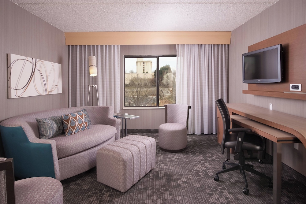 Suite, 1 Bedroom - Photo 5